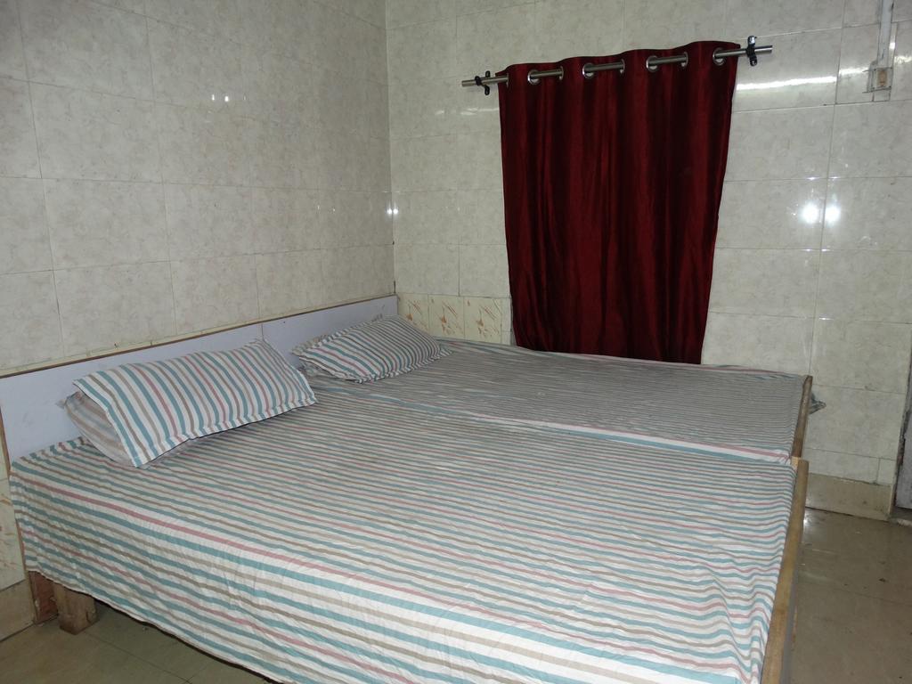 Goldy Guest House Варанаси Екстериор снимка