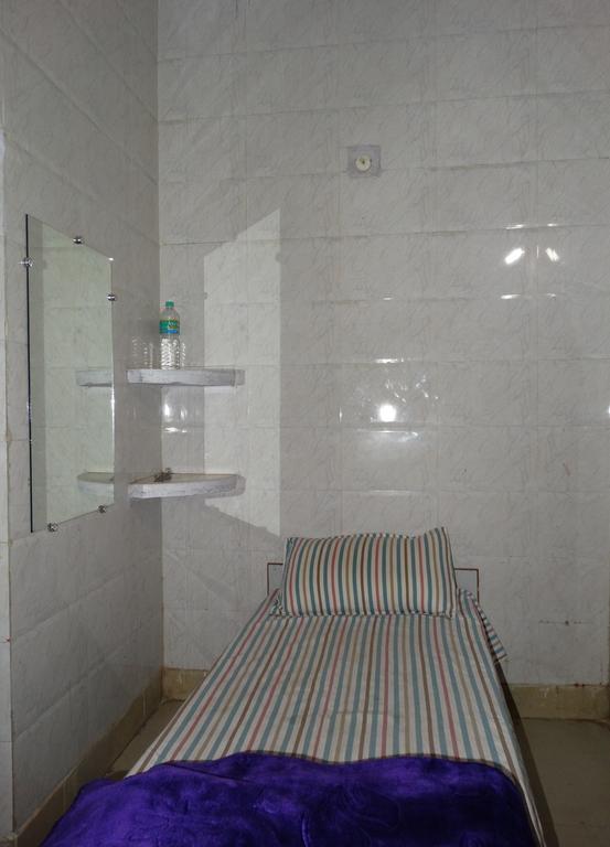 Goldy Guest House Варанаси Екстериор снимка